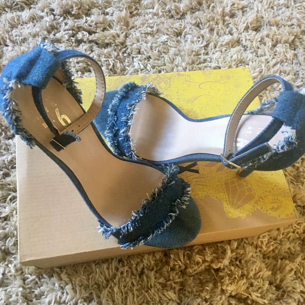 Shoes - Picture 3 of 6